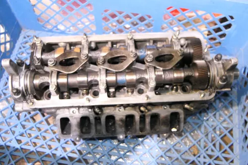 VW Passat 3BG Zylinderkopf Kopf Nockenwelle 2,5 TDI 132kw 180PS AYM AKE rechts