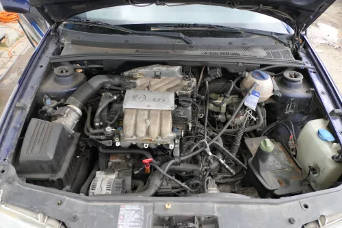 VW Golf 3 Vento Krümmer Abgaskrümmer 1.6 74kw 101PS AFT AKS Motor