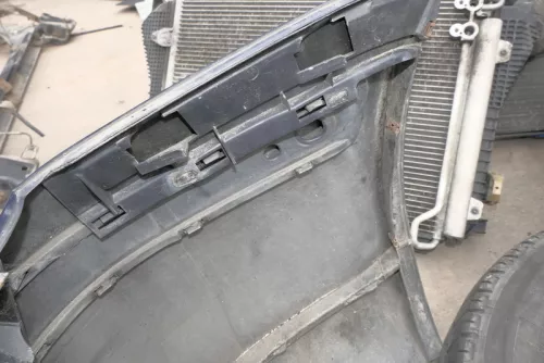 VW Golf 4 Stoßstange vorne Stoßfänger vorn blau LA5G SWR MÄNGEL!!! (112655)