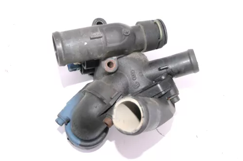 VW Golf 4 Passat Kühlmittelgehäuse Gehäuse 2,3 V5 AGZ 110KW 150PS 071121117A