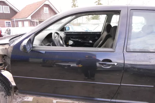 VW Golf 4 Tür vorne links Fahrertür 2/3-Türer schwarz LC9Z - OHNE Anbauteile