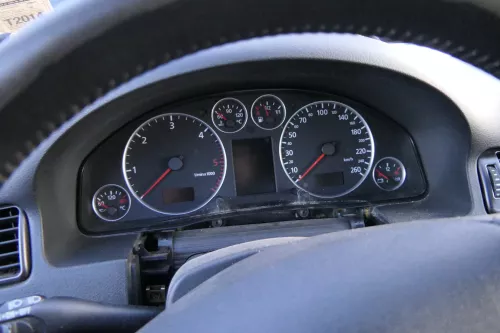 Audi A6 4B Tacho Tachometer Kombiinstrument 242.000km 4B0920933GX 2,5 TDI