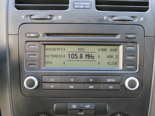 VW Golf 5 Radio CD Player Original RCD300 BVX 1K0035186P mit Code (114160)