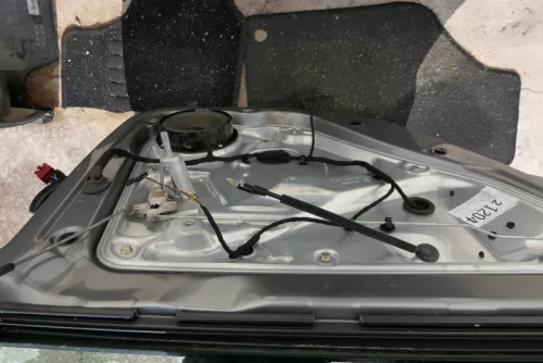 VW Passat 3B 3BG Limousine Tür hinten links mit Scheibe grau LD7W (115514)