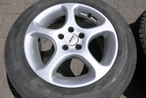 VW Golf 4 Bora Leon Alufelgen Felgen 195/65 R15 Winterreifen KBA 44246 Autec (115605)