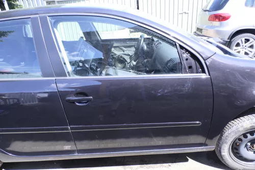 VW Golf 5 V 1K Tür vorne rechts Beifahrertür 4/5-Türer schwarz LC9Z -ohneAnbaute