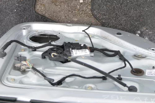 VW Passat 3B 3BG Kombi Variant Tür hinten links silber LA7W mit Anbauteilen (116095)