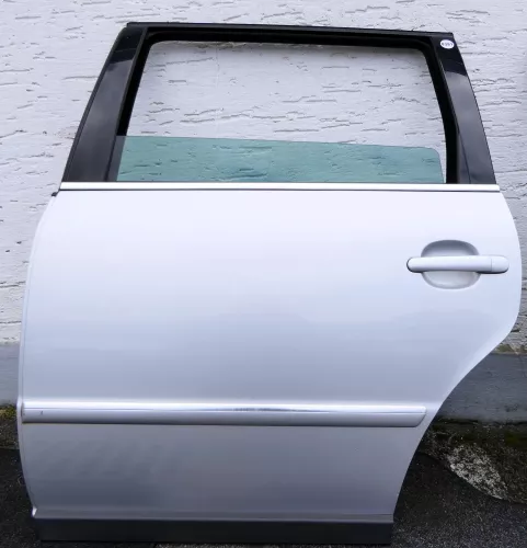 VW Passat 3B 3BG Kombi Variant Tür hinten links silber LA7W mit Anbauteilen