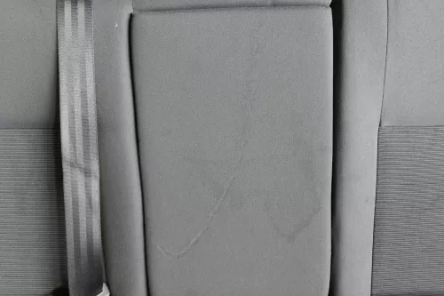 VW Golf 5 V Sitz Sitze hinten Rückbank Rücksitzbank 3 Punkt Gurt Lehne dunkel (116358)