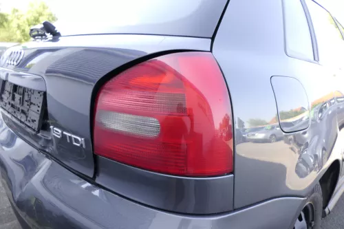 Audi A3 8L Rücklicht Rückleuchte Heckleuchte original 8L0945096A rechts (117102)