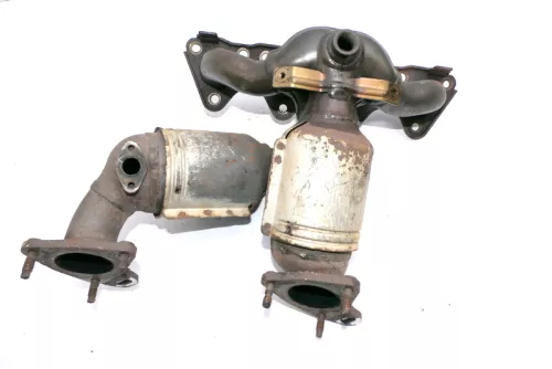 VW Golf 5 Audi A3 8P Krümmer Abgaskrümmer + Katalysator Kat 2,0 FSI 110kw AXW (117818)