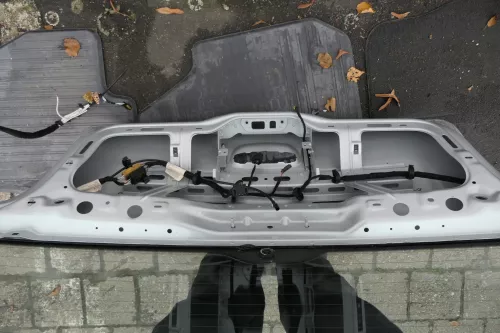 VW Polo 9N Heckklappe Kofferraumklappe Klappe hinten silber LA7W (118108)