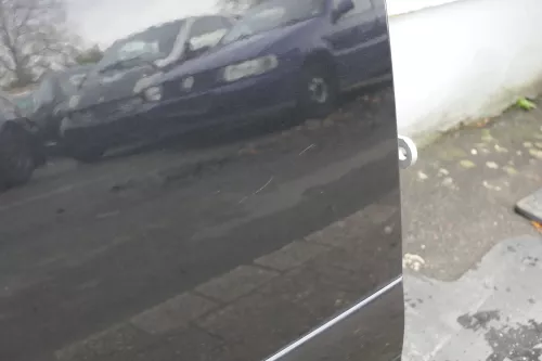 Audi A2 8Z Tür hinten rechts schwarz LZ9W -mit Rahmen + Scheibe (118117)
