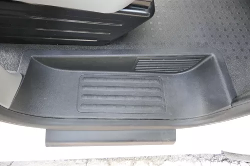 VW T5 Tür links vorne Trittschale Stufe Einstiegsleiste Trittstufe links vorne (120503)