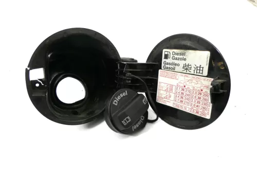 Audi A2 8Z Tankdeckel Klappe Tankklappe Deckel Tank schwarz LZ9W (120670)