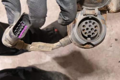 VW T4 Pritsche feste starre Anhängerkupplung mit Kabelbaum (120944)