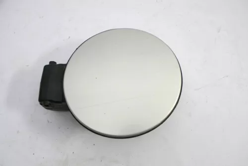 VW Golf 4 Limousine Tankdeckel Deckel Tank Tankverschluß Silber LB7Z ---