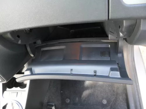 Skoda Roomster Fabia 5J Handschuhfach Handschuhfachdeckel Deckel Klappe unten (121443)