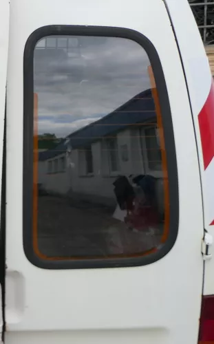 VW Caddy 9K Seat Inca nur Scheibe für Tür hinten rechts Heckklappe Hecktür (121558)