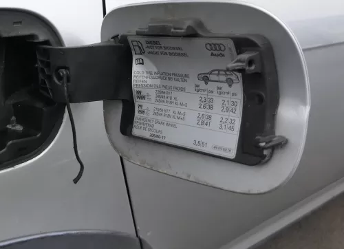 Audi A6 4F C6 Tankdeckel Tankklappe Tank Deckel Klappe silber LY7W (121657)