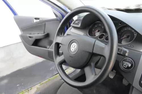 VW Passat 3C Eos Golf 5 Lenkrad 4-Speichen 3C0419091 1QB - ohne den Airbag (122310)