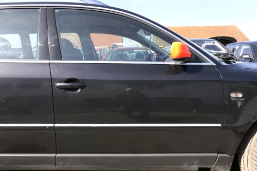 VW Passat 3B 3BG Kombi + Limo Tür vorne rechts Beifahrertür schwarz LC9Z Q9