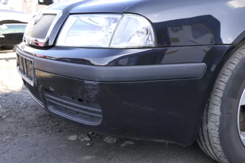 Skoda Octavia 1U Stoßstange vorne Frontstoßstange schwarz LF9R abBj.2001 (122869)