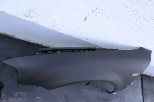 VW Passat 3B Kotflügel vorne links schwarz matt (123020)