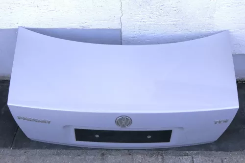 VW Passat 3B Limousine Heckklappe Klappe hinten Kofferraumklappe silber LB7Z (123649)