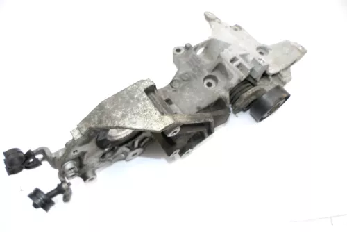 VW Passat 3C Golf 6 Halter Konsole Lichtmaschine Träger 2,0 TDI 03L903139Q Pumpe (126945)