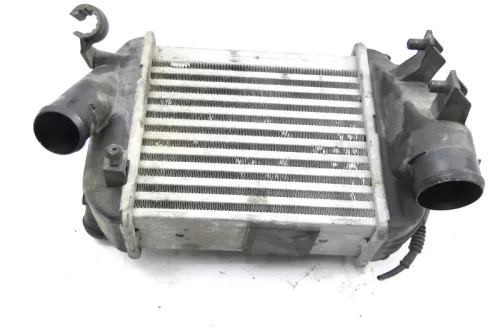 Audi A6 8E B6 B7 Ladeluftkühler Ladeluft Kühler 8e0145805P links 6 Zylinder Öl