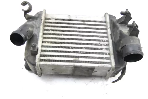 Audi A6 8E B6 B7 Ladeluftkühler Ladeluft Kühler 8e0145805P links 6 Zylinder Öl