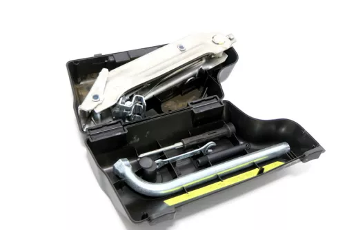 Audi A6 4B Bordwerkzeug Pannenset Wagenheber Abschleppöse Schlüssel