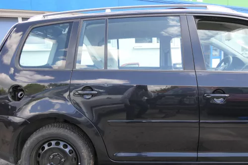 VW Touran 1T 1T3 Tür hinten rechts schwarz LC9Z metallic mit Scheibe