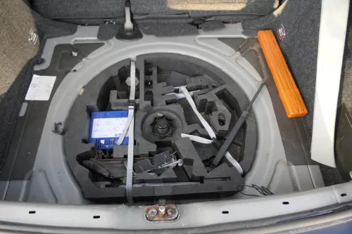 VW Golf 5 1K Bordwerkzeug Pannenset MIT Wagenheber für KeinNotrad Styropor