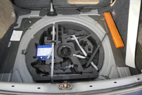 VW Golf 5 1K Bordwerkzeug Pannenset MIT Wagenheber für KeinNotrad Styropor