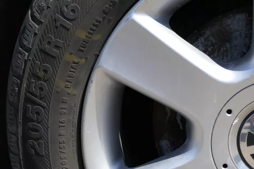 VW Golf 5 Touran Alufelgen Winterreifen M&S Reifen Felgen 205/55 R16 91H - 3-4mm (128329)