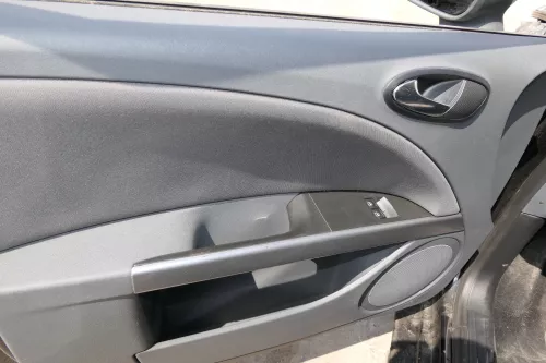 Seat Leon 1P Türverkleidung Verkleidung Tür vorne links Griff grau kometengrau (128356)
