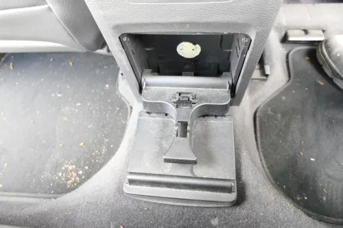VW Golf 6 5K Mittelarmlehne Armlehne Lehne Mitte Original verschiebar Leder (128702)