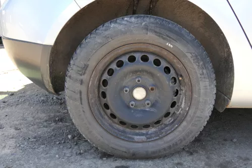 VW Golf 6 Caddy 195/65 R15 91T Winterreifen M+S Felgen 6jx15H2 ET47  ca. 6mm (128815)