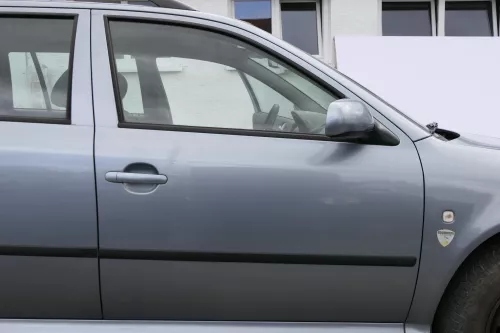Skoda Octavia 1U Kombi + Limo Tür vorne rechts Beifahrertür silber grau LF7U