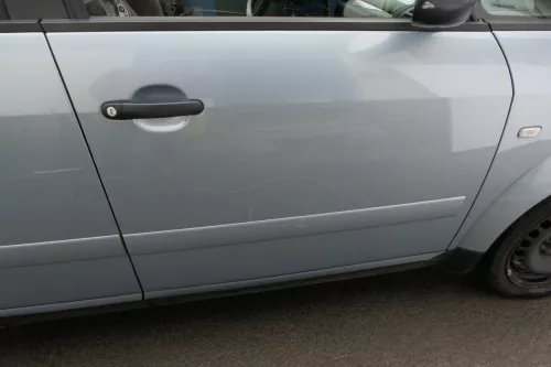 Audi A2 8Z Tür nur das Türblatt vorne rechts LY7R blau türkis grün kristallblau