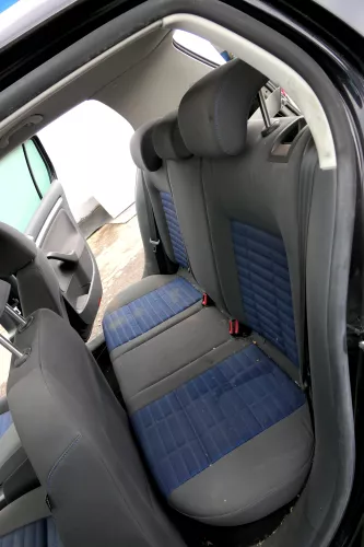 VW Golf 5 V Sitz Sitze hinten Rückbank Rücksitzbank 3 Punkt Lehne blau Tour Kopf
