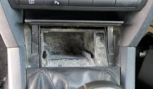 Skoda Octavia 1Z Aschenbecher Zigarettenanzünder vorne 1Z1857762 (130283)