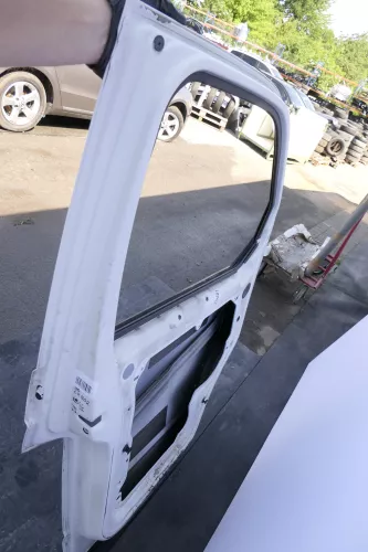 VW T5 Tür vorne links Fahrertür weiß R902 (ohne jegliche Anbauteile) (130325)