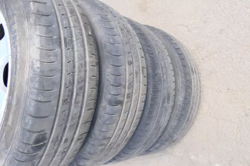 Audi A4 B5 A6 4B Alufelgen 205/60 R15 91H 6jx15H2 ET45 Reifen Felgen 5-6mm Ronal (130405)