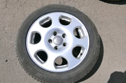 Audi A4 8E Alufelgen original 205/55 ZR16 91V 7j x16H2 ET43 8E0601025F Reifen (130407)