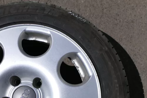 Audi A4 8E Alufelgen original 205/55 ZR16 91V 7j x16H2 ET43 8E0601025F Reifen (130407)