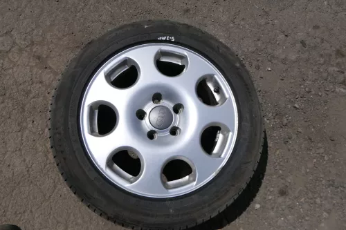 Audi A4 8E Alufelgen original 205/55 ZR16 91V 7j x16H2 ET43 8E0601025F Reifen (130407)