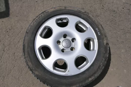 Audi A4 8E Alufelgen original 205/55 ZR16 91V 7j x16H2 ET43 8E0601025F Reifen (130407)